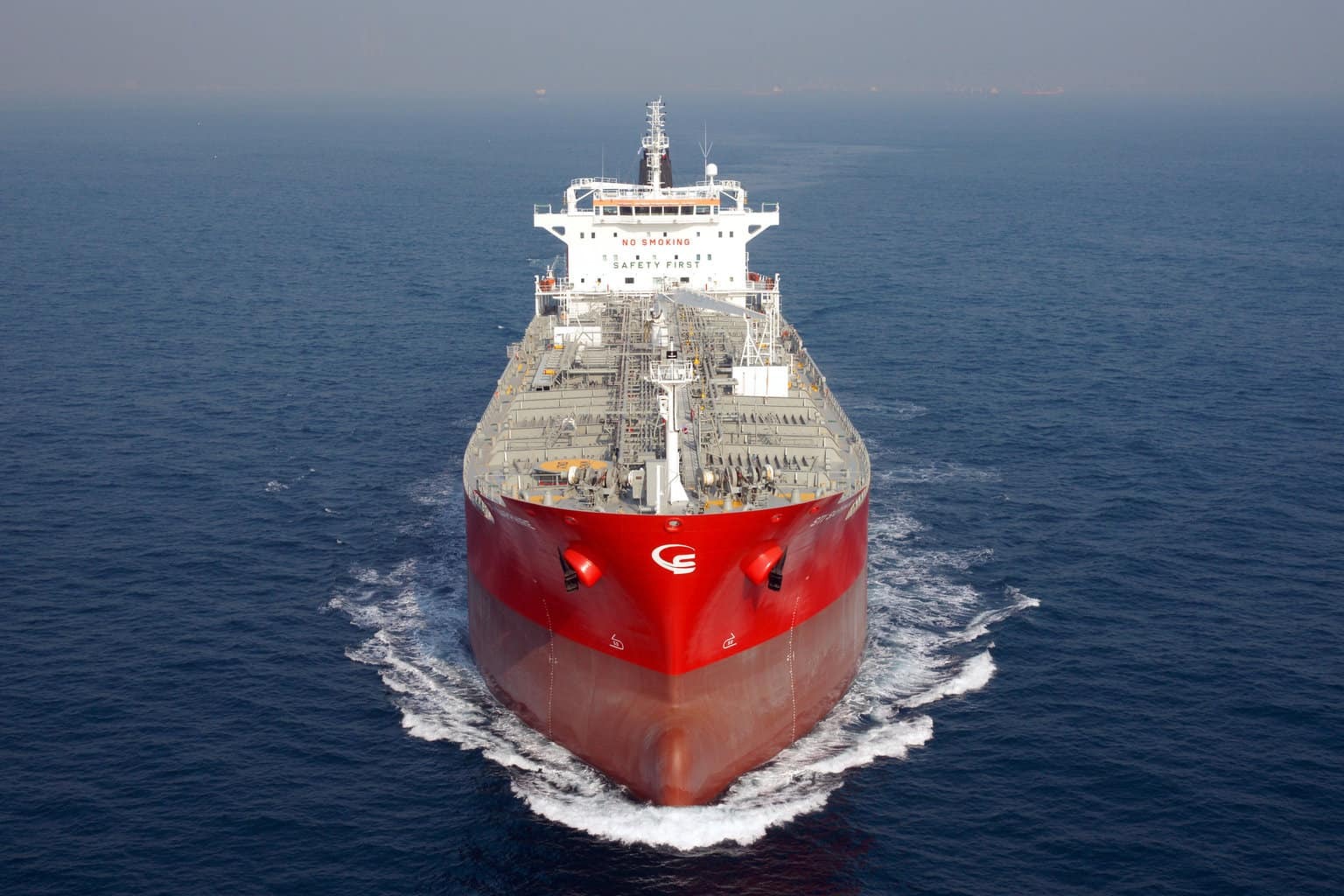 Hai si&ecirc;u t&agrave;u dầu Nga bất ngờ 'bẻ l&aacute;i' giữa Đại T&acirc;y Dương: Mức gi&aacute; 'khủng' khiến những l&ocirc; h&agrave;ng diesel đổi hướng giữa chừng - Ảnh 2.