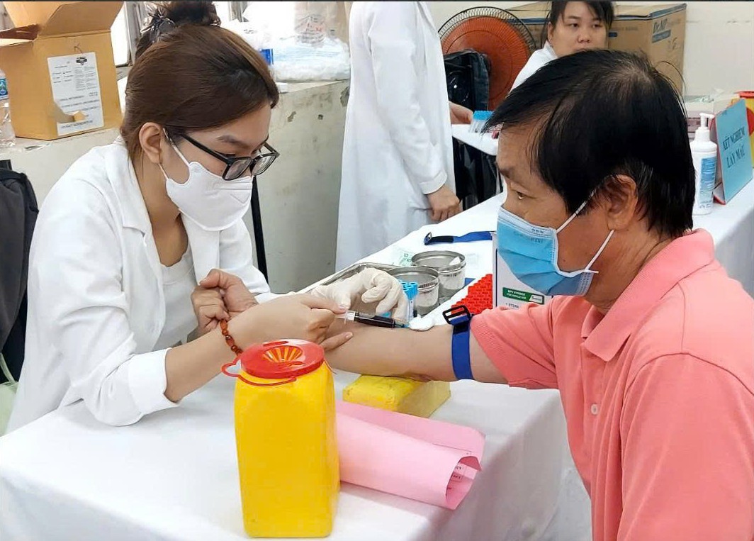 Đẩy nhanh lộ tr&igrave;nh kh&aacute;m sức khỏe định kỳ to&agrave;n d&acirc;n - Ảnh 1.