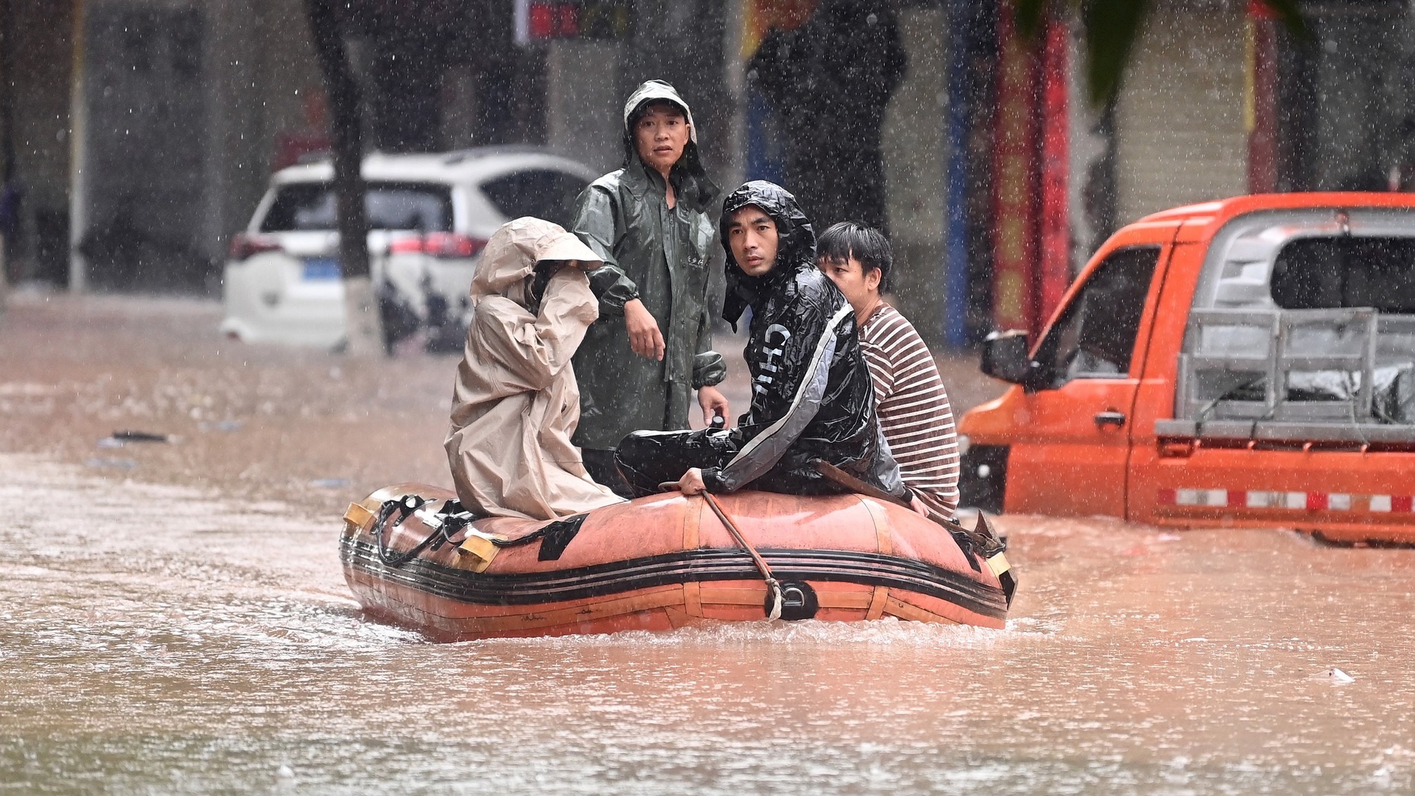 Trung Quốc: Kh&acirc;m Ch&acirc;u hứng chịu trận mưa lớn kỷ lục trong 10 năm qua - Ảnh 6.