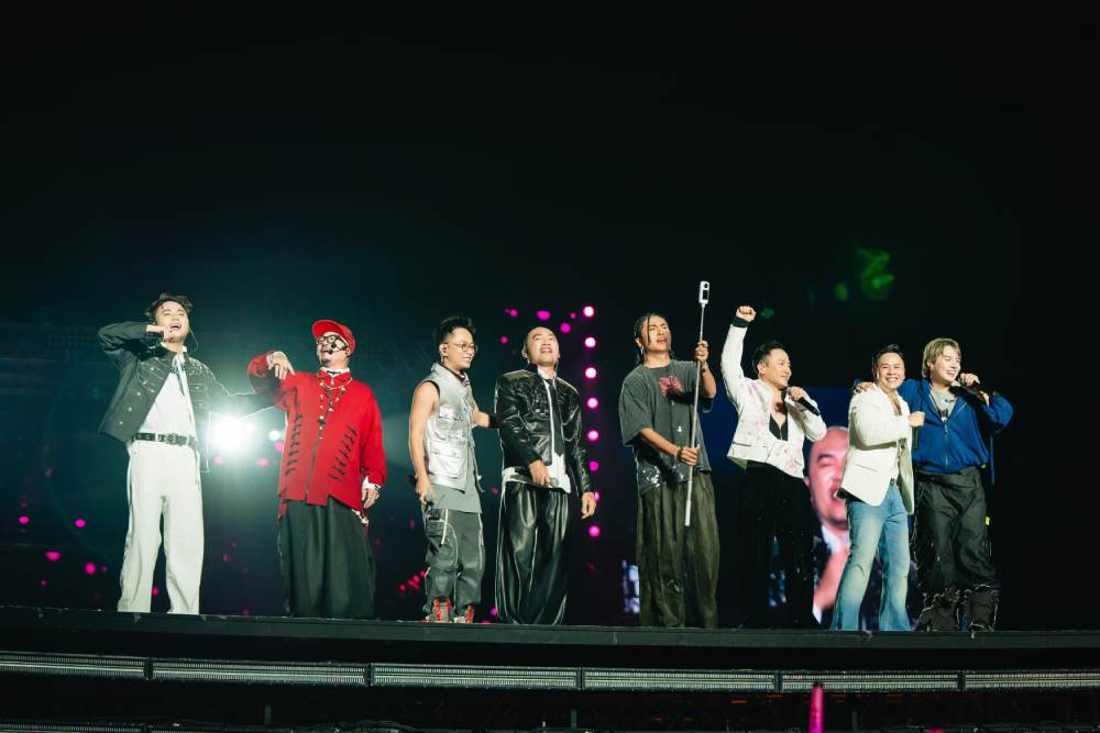 H&igrave;nh ảnh Nh&agrave; Trẻ của thủ lĩnh Đinh Tiến Đạt gặp gần 800 fan tại Cung Thiếu nhi trước ng&agrave;y "tốt nghiệp" - Ảnh 5.