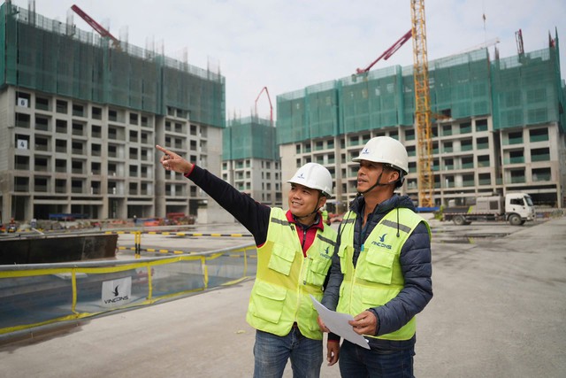 C&ocirc;ng ty x&acirc;y dựng của tỷ ph&uacute; Phạm Nhật Vượng muốn tuyển dụng 50.000 lao động, lương cao nhất gần 40 triệu đồng - Ảnh 1.