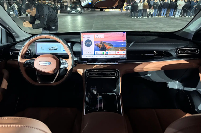 H&atilde;ng xe x&acirc;y nh&agrave; m&aacute;y ở Hưng Y&ecirc;n ra mắt sedan gi&aacute; chưa đến 300 triệu đồng, tiết kiệm xăng ngang Honda Air Blade - Ảnh 4.