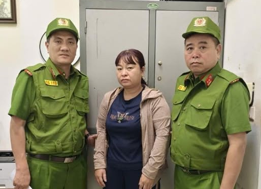 Bắt người phụ nữ bán rau ở chợ đầu mối Nguyễn Thu Hà SN 1980 - Ảnh 1.