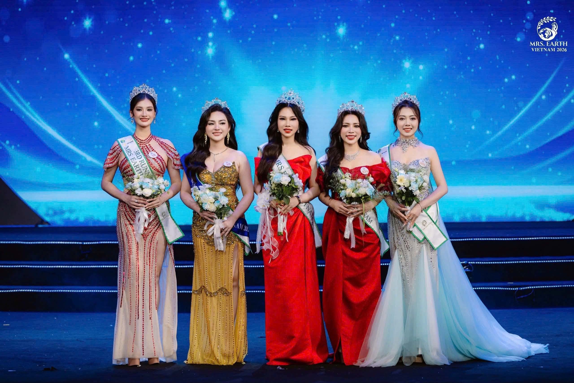 Nguyễn Khu&ecirc; Thu đăng quang Mrs Earth Vietnam 2026  - Ảnh 2.