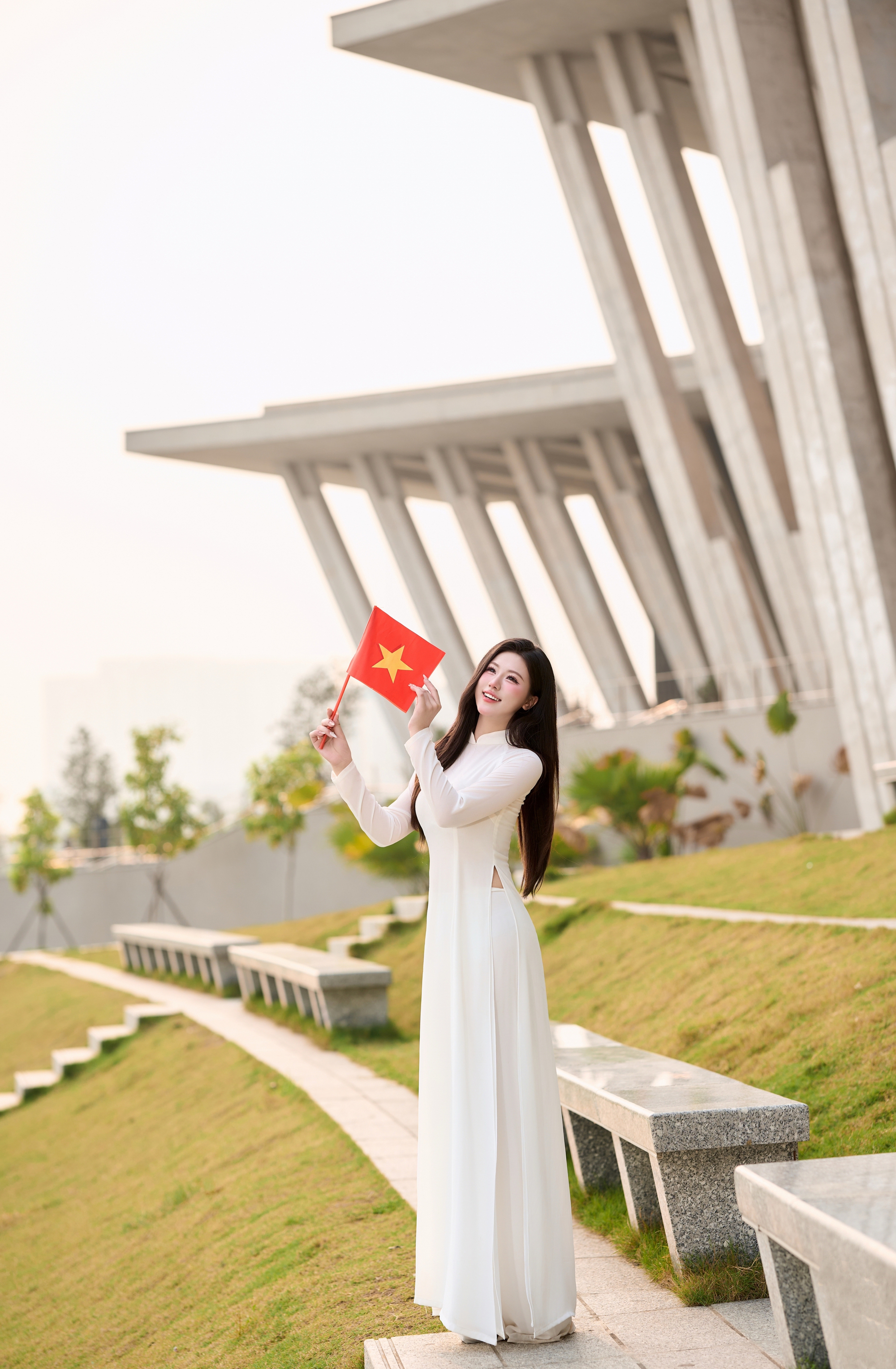 &Aacute; kh&ocirc;i Phương Anh diện &aacute;o d&agrave;i, thăm Bảo t&agrave;ng Lịch sử Qu&acirc;n sự Việt Nam dịp 30/4 - Ảnh 4.