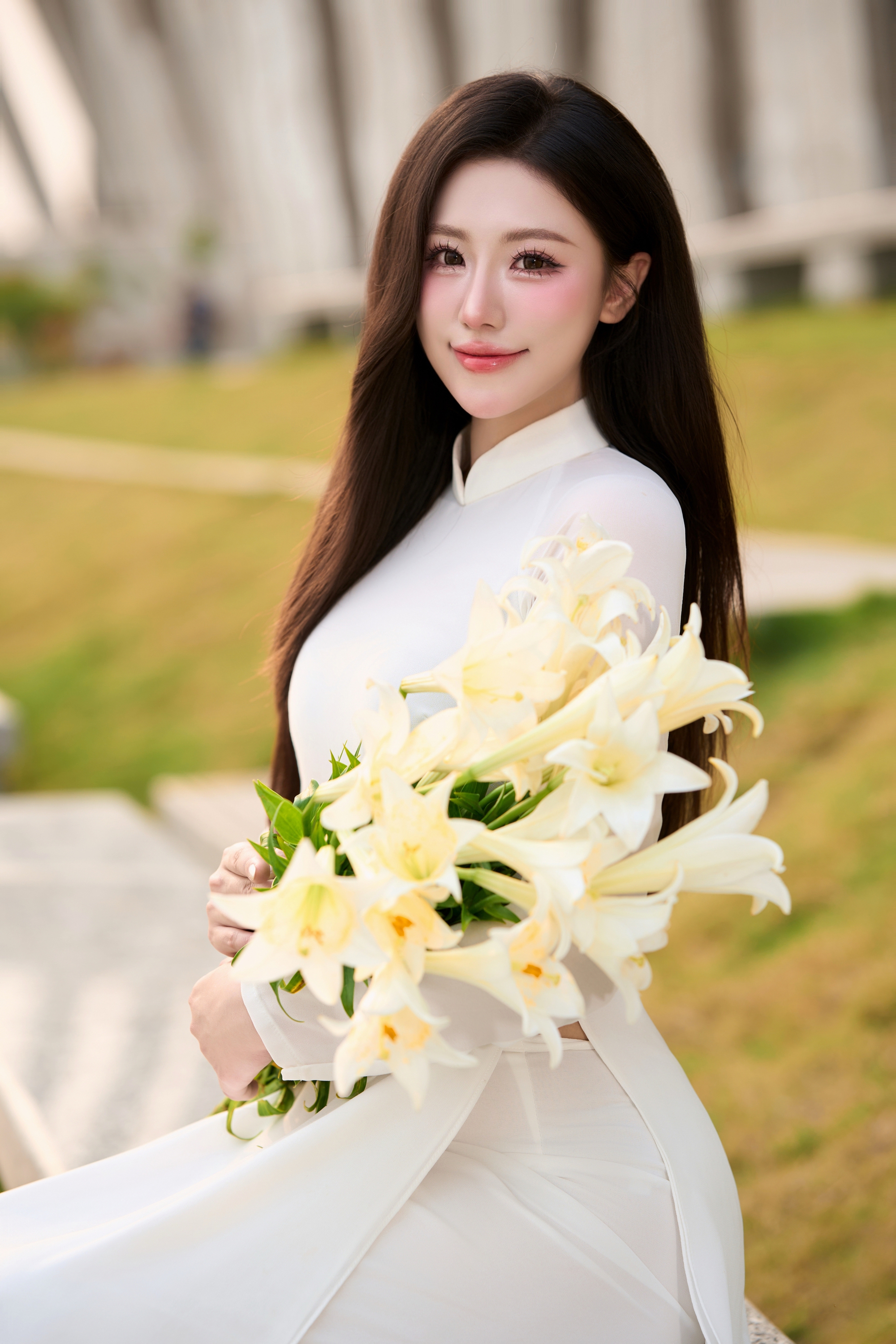 &Aacute; kh&ocirc;i Phương Anh diện &aacute;o d&agrave;i, thăm Bảo t&agrave;ng Lịch sử Qu&acirc;n sự Việt Nam dịp 30/4 - Ảnh 7.