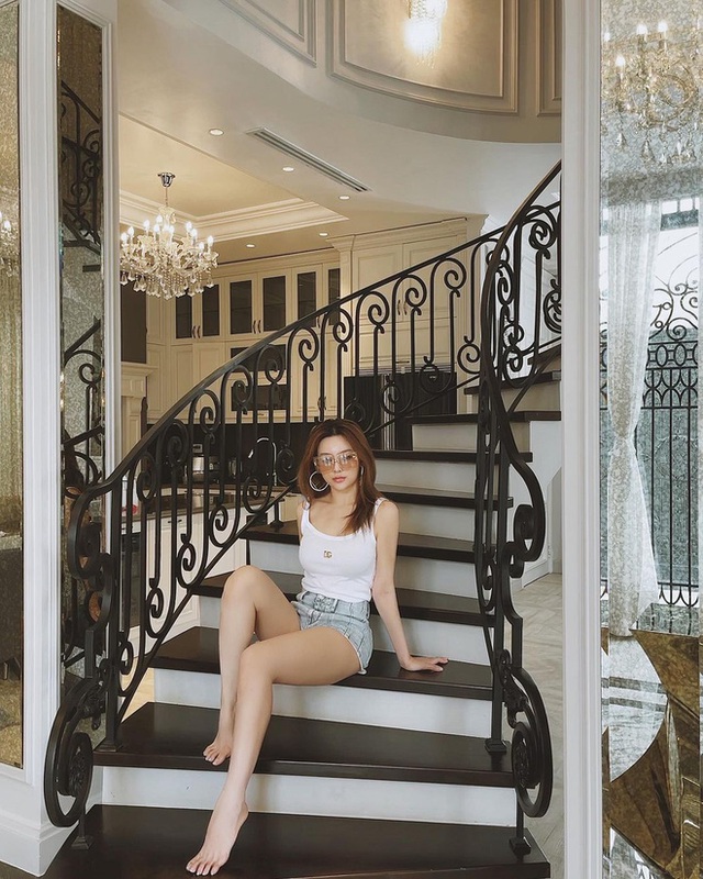 Lấy đại gia ng&agrave;nh kh&aacute;ch sạn, c&ocirc; g&aacute;i đổi đời th&agrave;nh b&agrave; ho&agrave;ng: Được chồng chiều như em b&eacute;, tặng lu&ocirc;n biệt thự 100 tỷ giữa quận 7 - Ảnh 17.