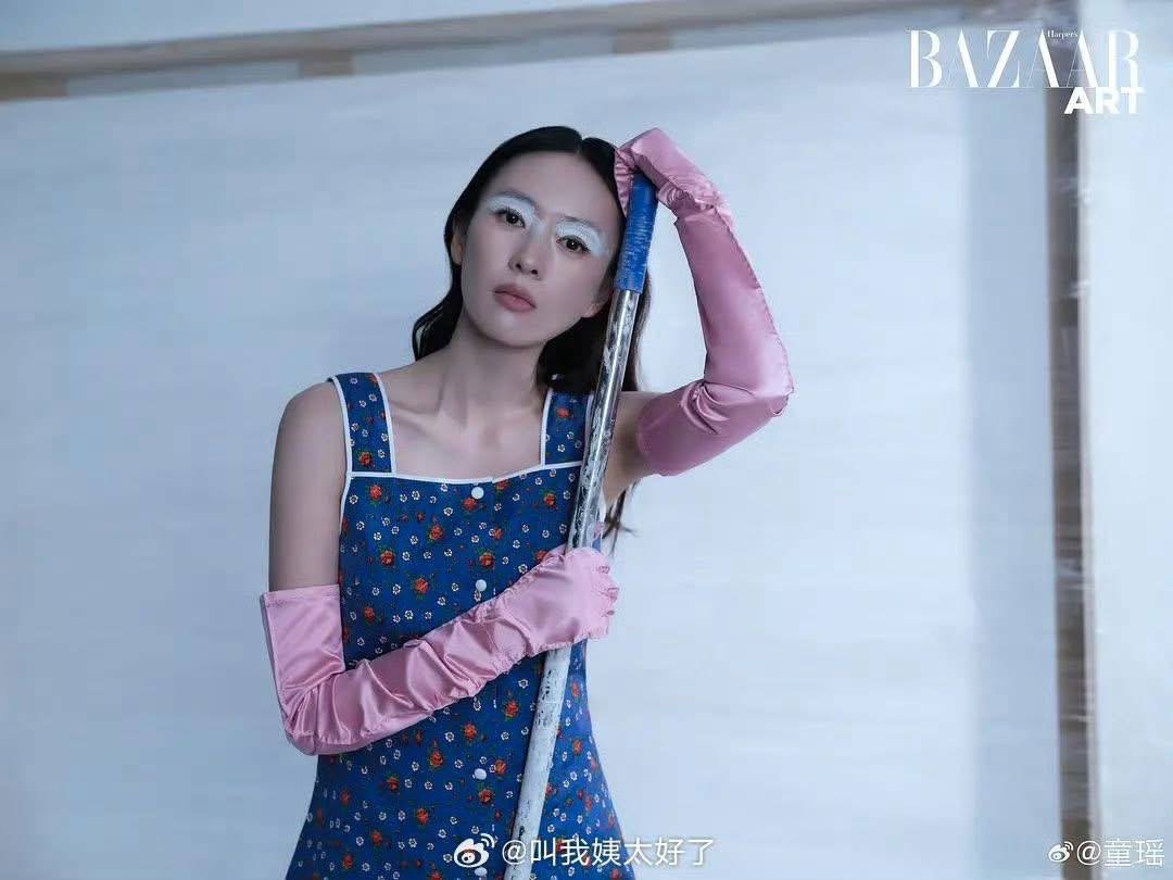 Miu Miu tiếp tục hại 1 người đẹp, từ minh tinh h&oacute;a c&ocirc; lao c&ocirc;ng- Ảnh 2.