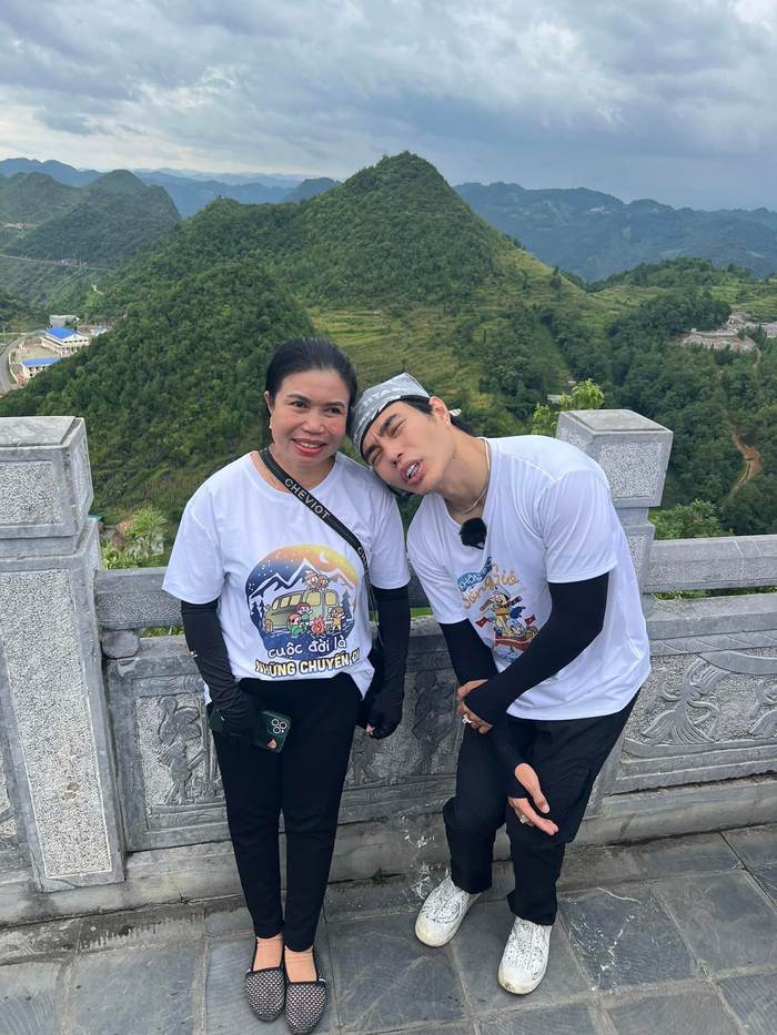 Mẹ ruột một nam diễn vi&ecirc;n bị g&agrave; tấn c&ocirc;ng hoảng loạn, ng&atilde; s&otilde;ng so&agrave;i: "Kh&ocirc;ng ai hay, ai đ&acirc;u cứu" - Ảnh 3.