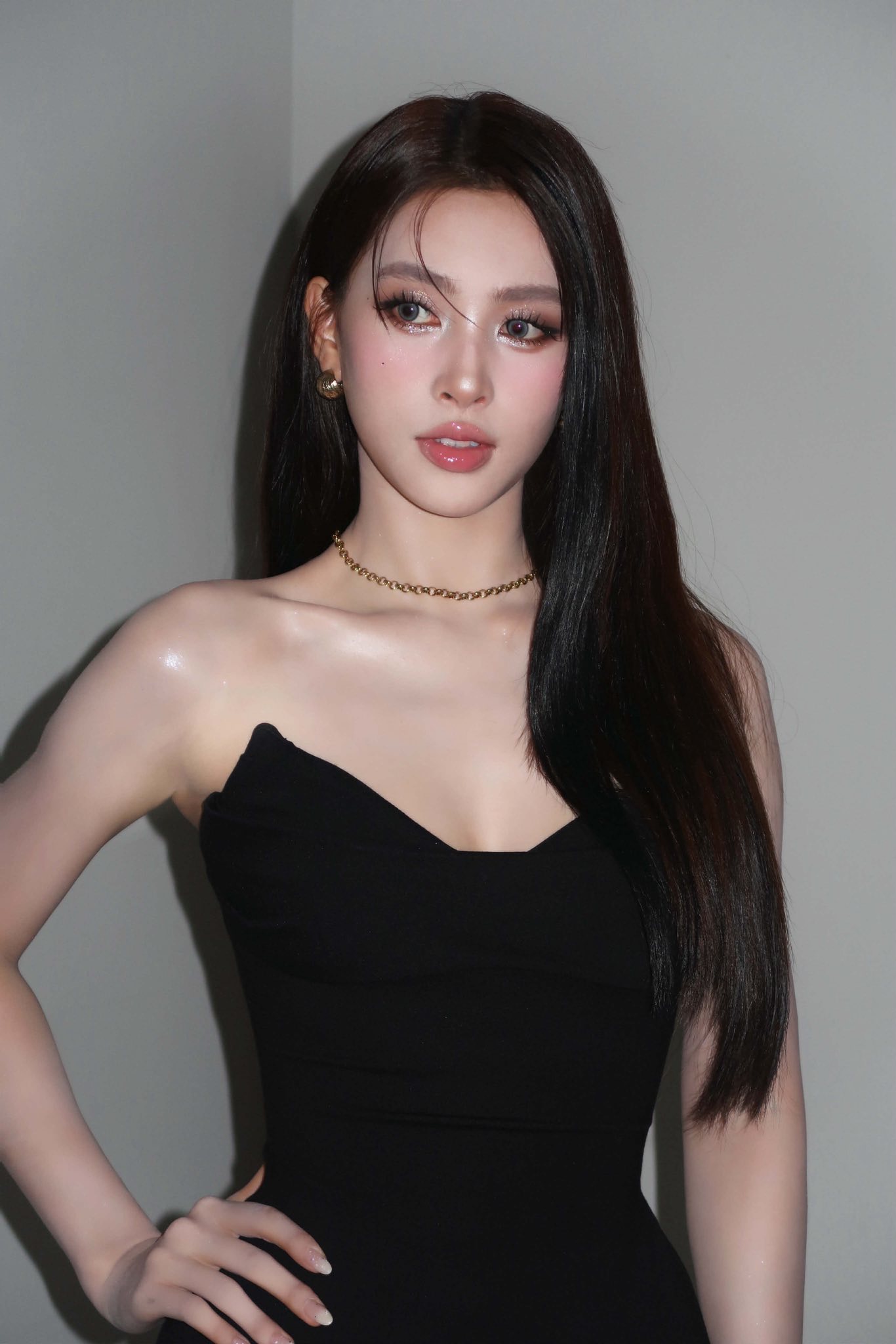 Kh&ocirc;ng c&ograve;n lời n&agrave;o để khen cho nhan sắc của Hoa hậu Tiểu Vy khi l&agrave;m c&ocirc; d&acirc;u- Ảnh 4.