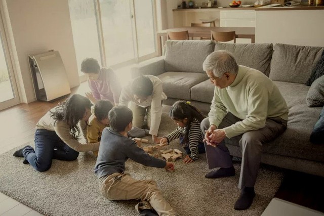 Mối quan hệ cha mẹ v&agrave; con c&aacute;i: Từ gắn b&oacute; đến xa c&aacute;ch - Ảnh 3.