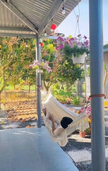 25 tuổi x&acirc;y nh&agrave; 70m&sup2; chỉ với 200 triệu ở Kh&aacute;nh H&ograve;a: Nh&igrave;n căn nh&agrave; nhỏ giữa s&acirc;n vườn, nhiều người kh&ocirc;ng tin nổi chi ph&iacute;- Ảnh 2.