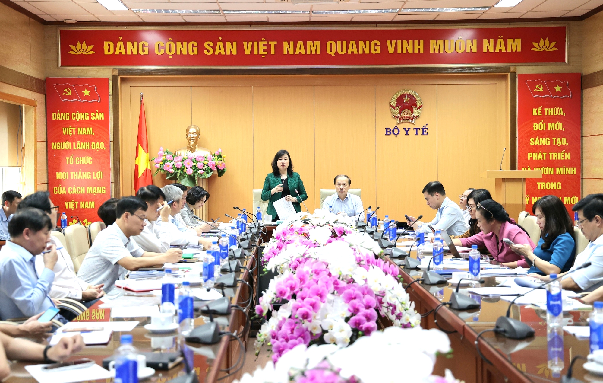 Lần đầu c&oacute; Ng&agrave;y Sức khỏe to&agrave;n d&acirc;n, kh&aacute;m miễn ph&iacute; quy m&ocirc; lớn - Ảnh 1.