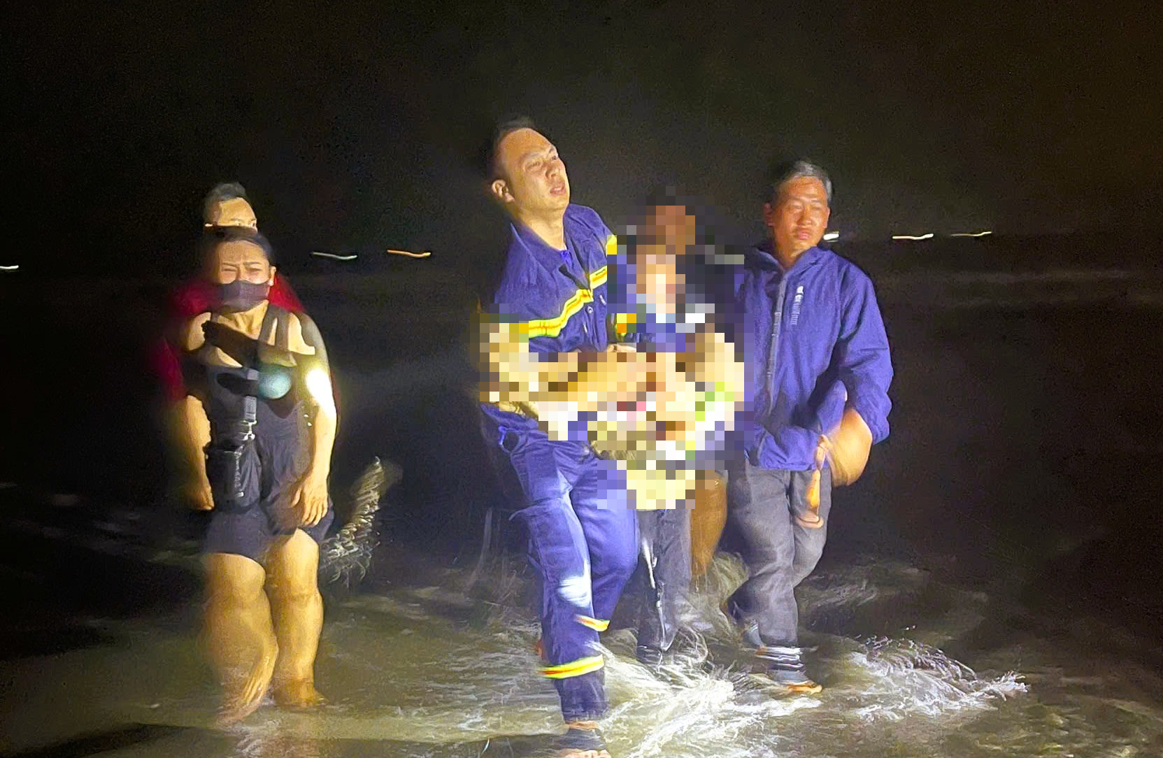 T&igrave;m thấy thi thể 1 nam sinh mất t&iacute;ch khi đi tắm biển - Ảnh 1.