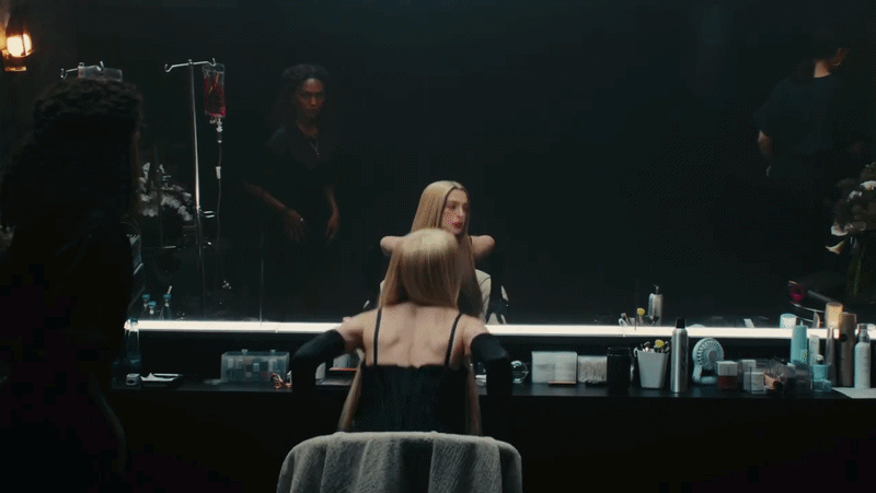 Gừng c&agrave;ng gi&agrave; c&agrave;ng cay, Anne Hathaway chi&ecirc;u đ&atilde;i kh&aacute;n giả m&agrave;n khoe th&acirc;n hết cỡ ở tuổi 44- Ảnh 2.