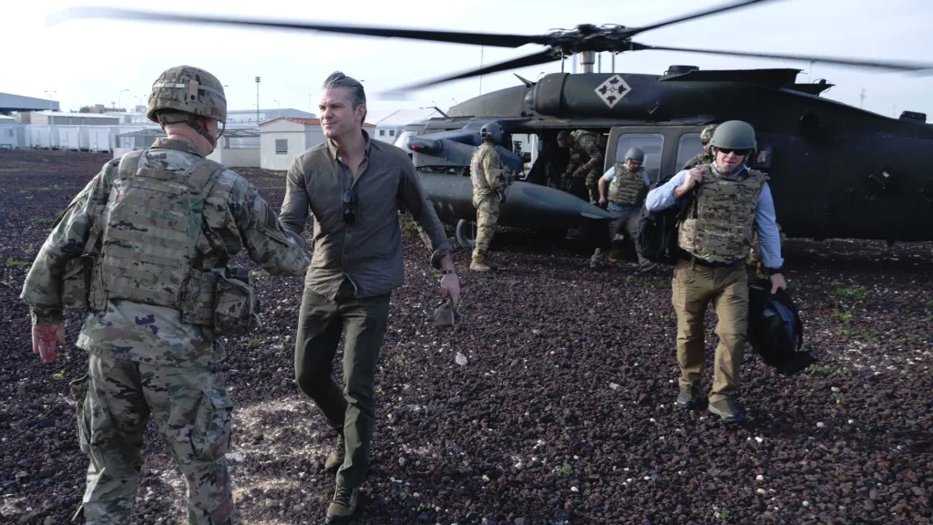 Iran phá hủy “mắt thần” AWACS: Bộ trưởng Chiến tranh Mỹ bí mật tới Trung Đông, kích hoạt nước cờ quan trọng - Ảnh 3. Iran phá hủy “mắt thần” AWACS: Bộ trưởng Chiến tranh Mỹ bí mật tới Trung Đông, kích hoạt nước cờ quan trọng - Ảnh 3.