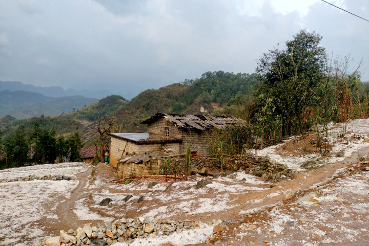 Bắc Bộ chiều tối nay c&oacute; nguy cơ lũ qu&eacute;t , d&ocirc;ng lốc v&agrave; mưa đ&aacute; tại H&agrave; Nội - Ảnh 1.