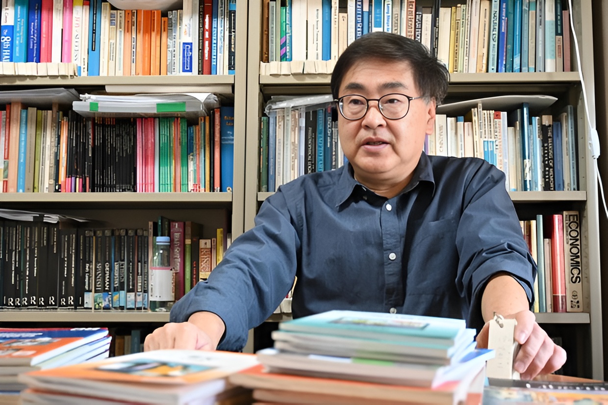 Dịch giả 62 tuổi học 8 ngọai ngữ: Việc học kh&ocirc;ng c&oacute; tuổi - Ảnh 4.