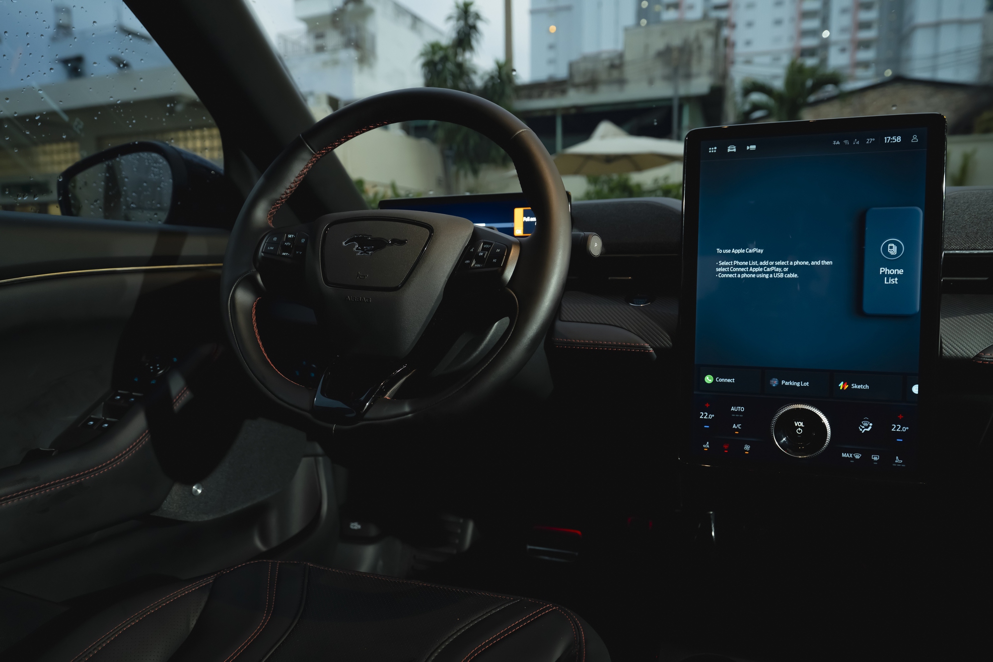 Ford chơi lớn, 'hạ gi&aacute;' gần 1 tỷ đồng cho mẫu xe điện Mustang Mach-E  - Ảnh 4.