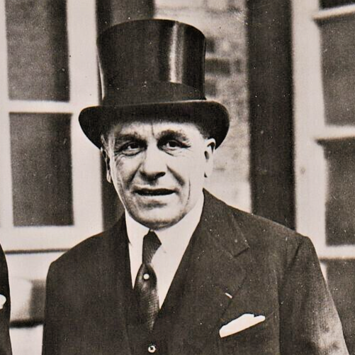 Tỷ ph&uacute; gi&agrave;u thứ 3 thế giới tử vong v&igrave; rơi thẳng từ m&aacute;y bay xuống m&agrave; kh&ocirc;ng một ai biết - Ảnh 1.