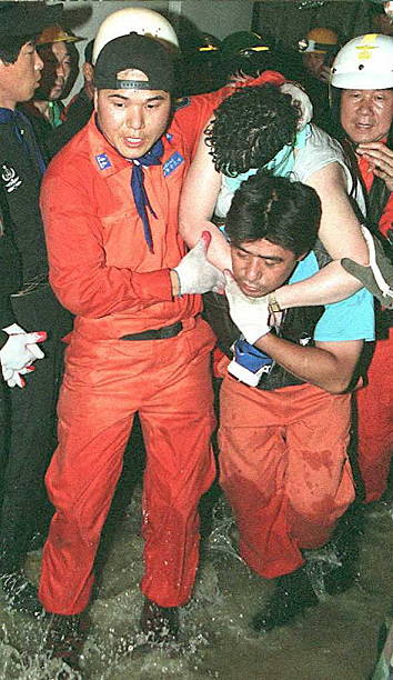 30 Năm thảm họa sập t&ograve;a nh&agrave; Sampoong: Nỗi đau kh&ocirc;ng thể ngu&ocirc;i ngoai - Ảnh 6.