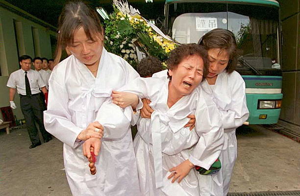 30 Năm thảm họa sập t&ograve;a nh&agrave; Sampoong: Nỗi đau kh&ocirc;ng thể ngu&ocirc;i ngoai - Ảnh 12.