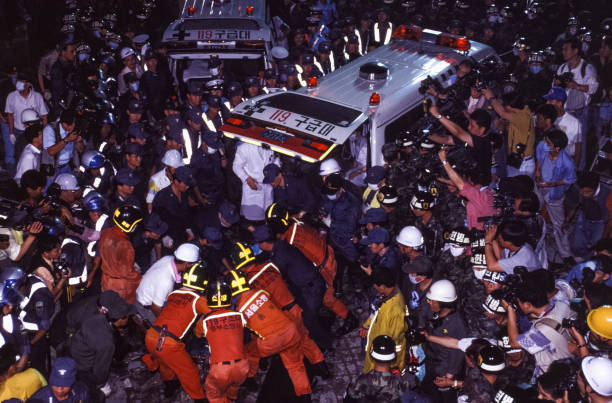 30 Năm thảm họa sập t&ograve;a nh&agrave; Sampoong: Nỗi đau kh&ocirc;ng thể ngu&ocirc;i ngoai - Ảnh 10.