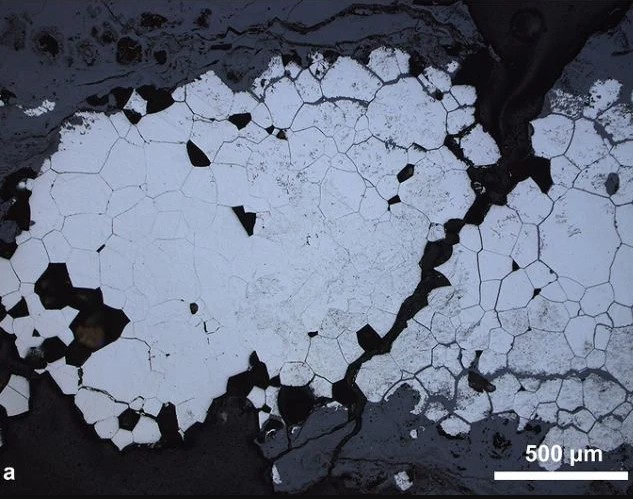Đào hố tế lễ Tam Tinh Đôi, chuyên gia tìm thấy vũ khí 3.000 tuổi nằm thẳng đứng: Dấu vết ngoài hành tinh? - Ảnh 3.
