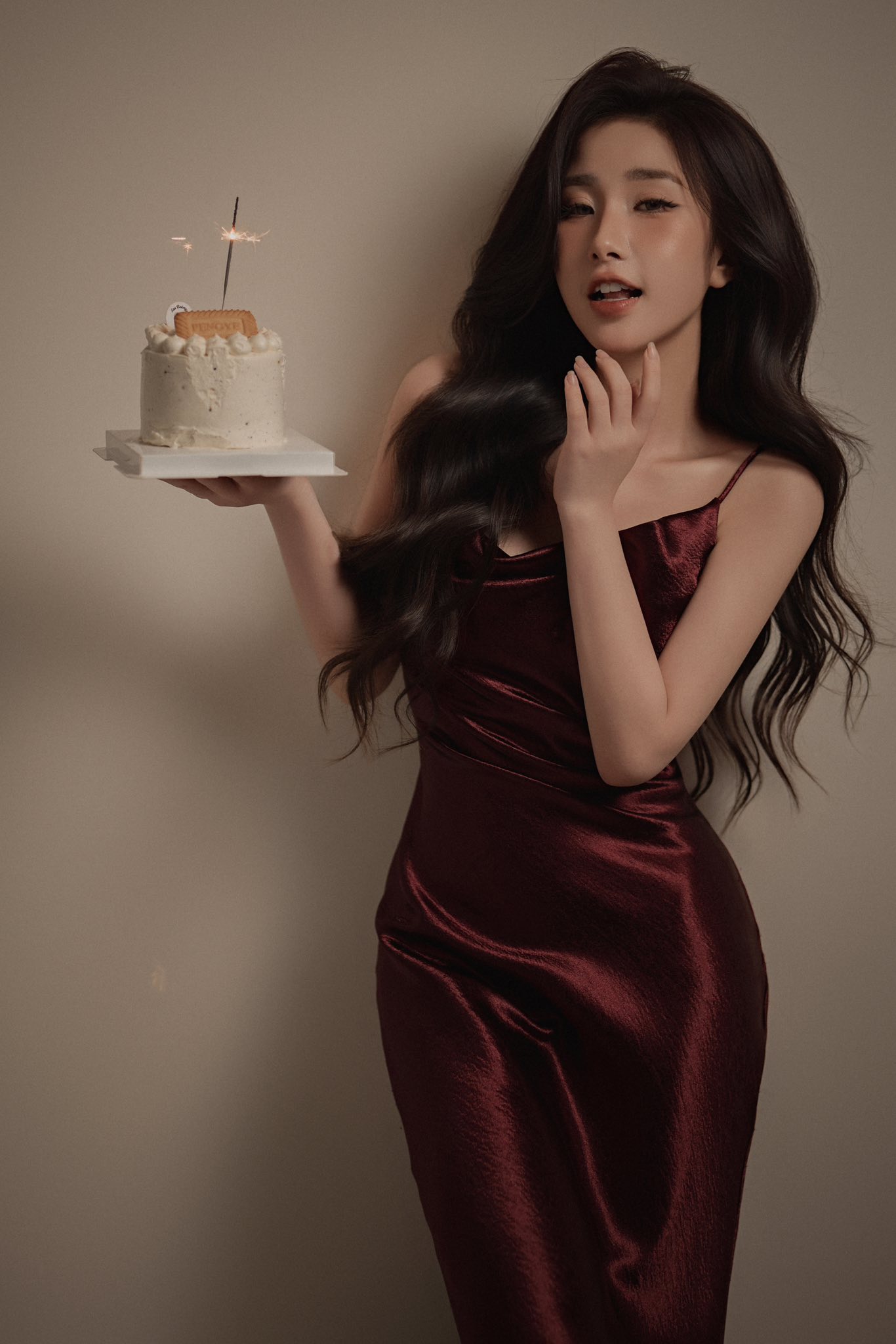 Sau clip nhảy Hạ c&ograve;n vương nắng đột ngột nổi tiếng, Tiểu H&yacute; lột x&aacute;c ra sao? - Ảnh 2.