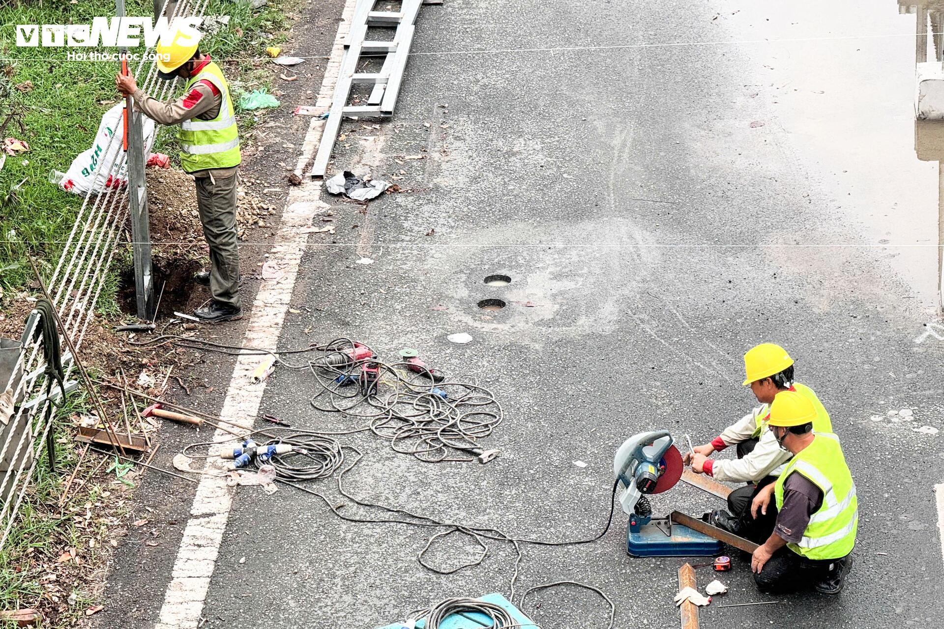 Tắc đường Đại lộ Thăng Long k&eacute;o d&agrave;i Do r&agrave;o chắn thi c&ocirc;ng metro số 5 - Ảnh 11.