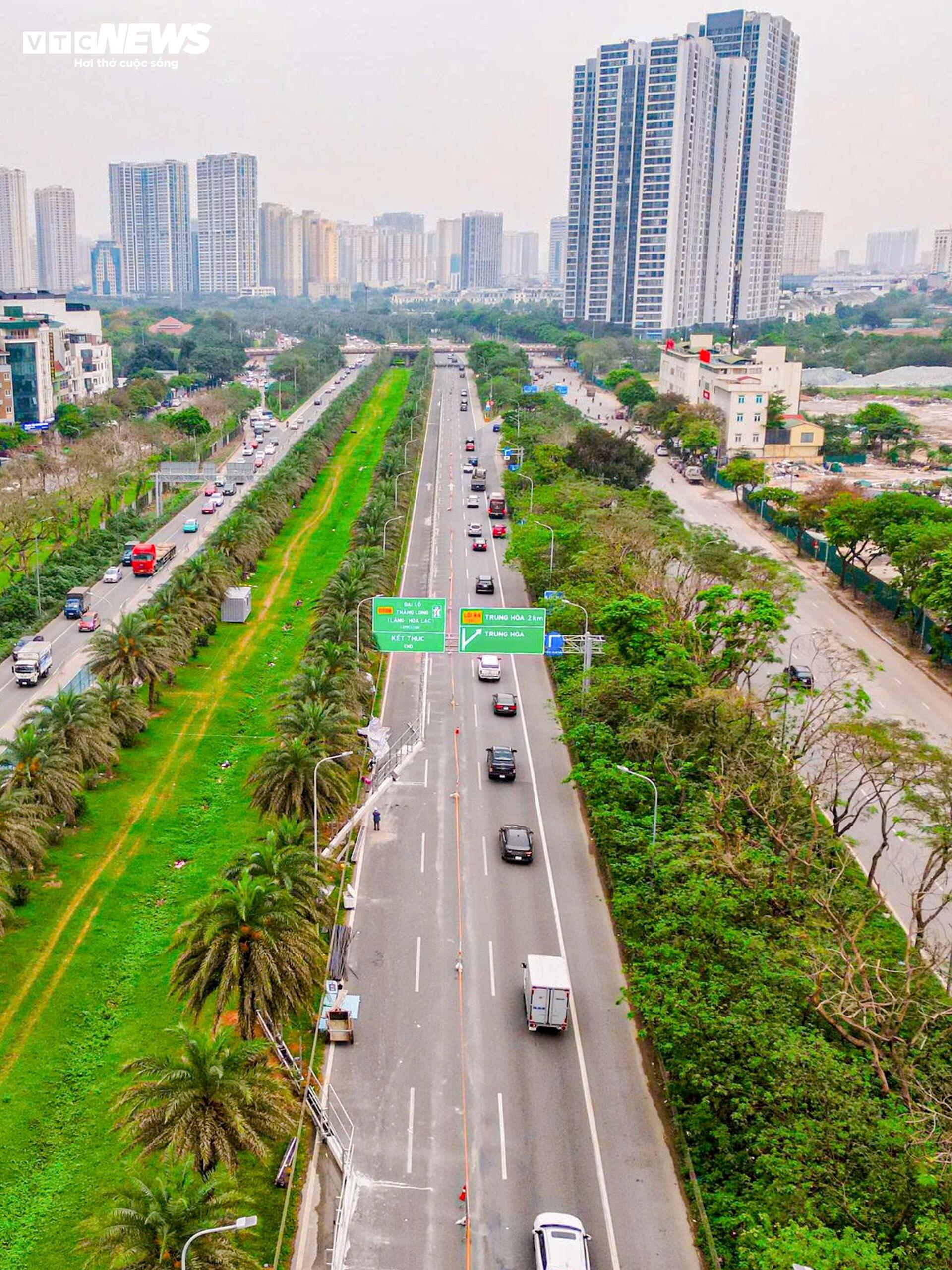 Tắc đường Đại lộ Thăng Long k&eacute;o d&agrave;i Do r&agrave;o chắn thi c&ocirc;ng metro số 5 - Ảnh 2.