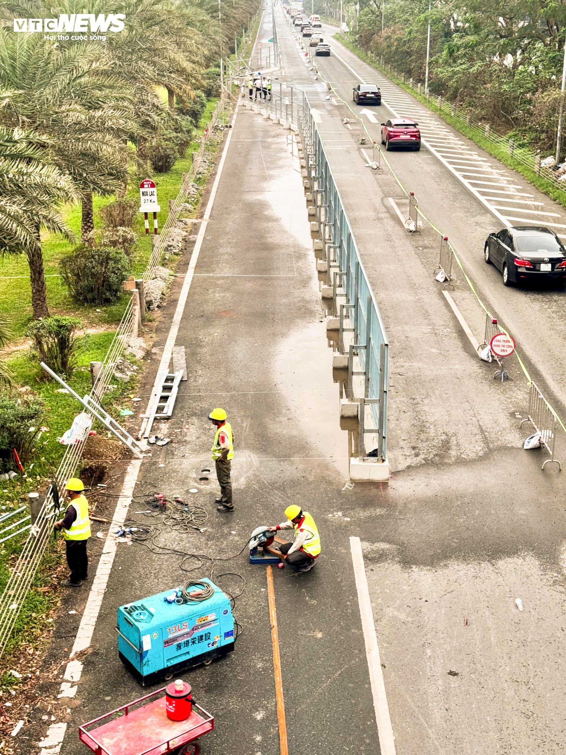 Tắc đường Đại lộ Thăng Long k&eacute;o d&agrave;i Do r&agrave;o chắn thi c&ocirc;ng metro số 5 - Ảnh 8.