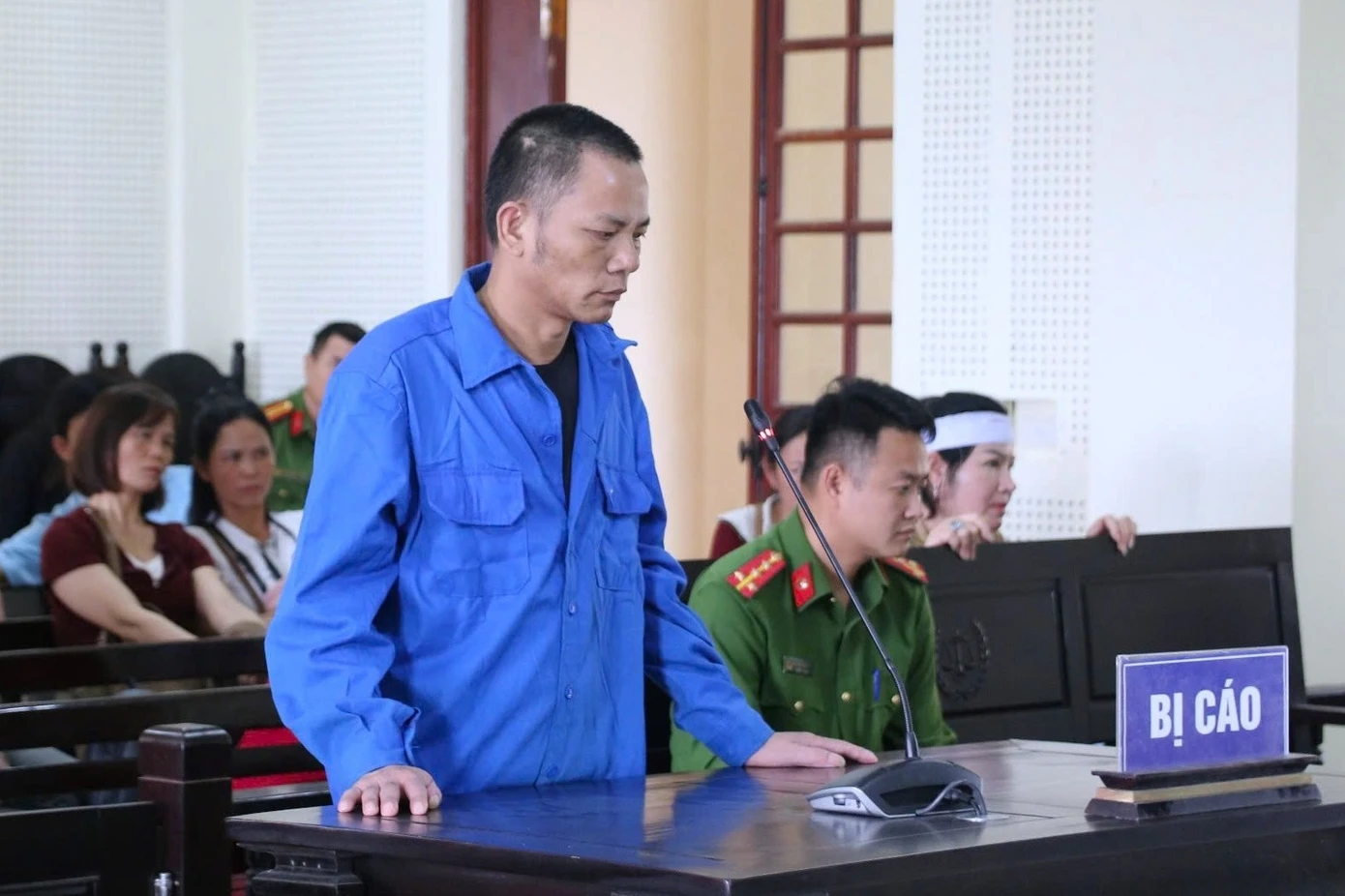 Nh&aacute;t dao trong cơn say g&acirc;y &aacute;n mạng Nghệ An: Hối hận muộn m&agrave;ng của người bạn th&acirc;n - Ảnh 3.