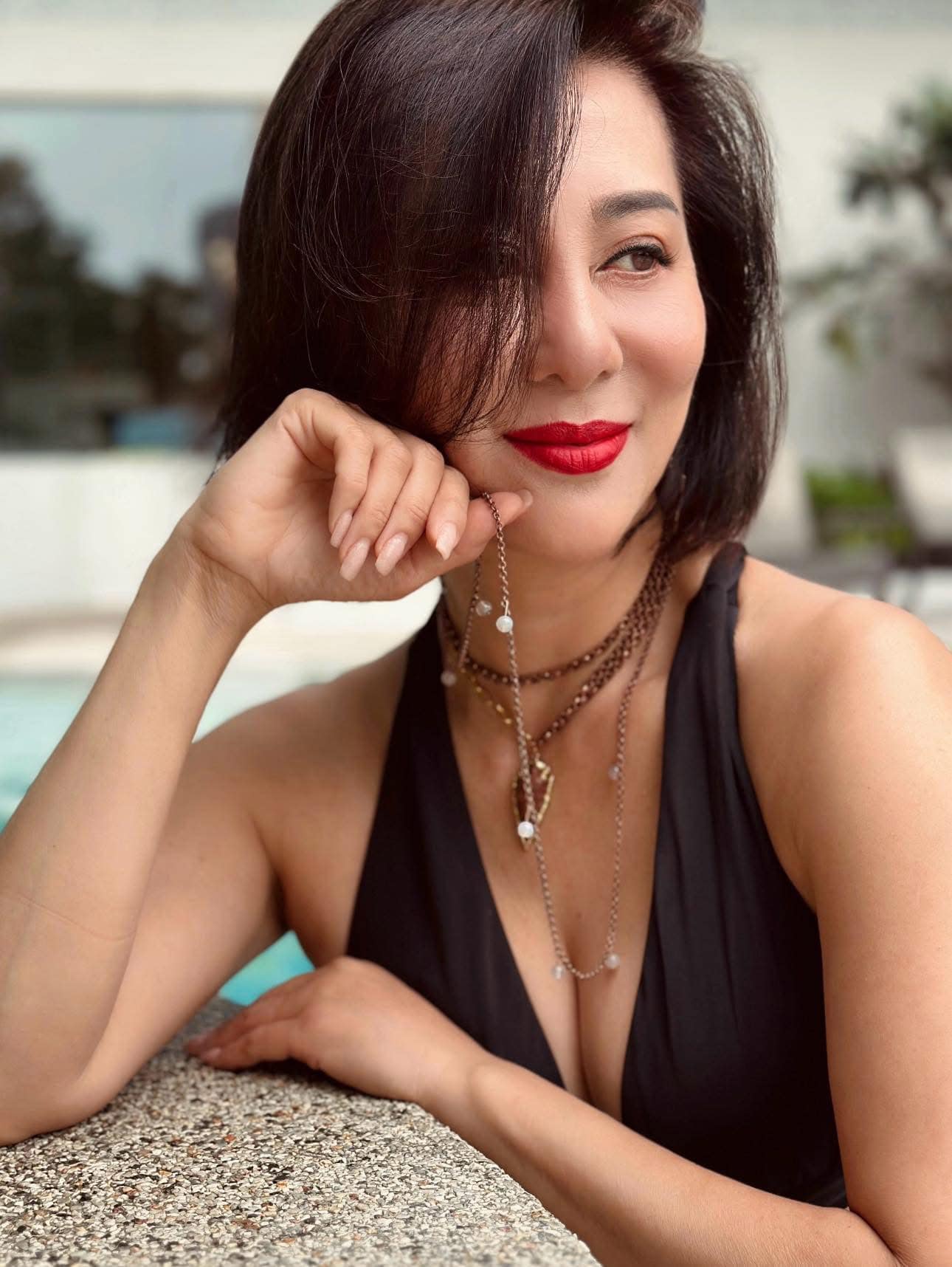 Nữ nghệ sĩ c&ocirc;ng khai y&ecirc;u lại chồng cũ: 61 tuổi vẫn trẻ đẹp như 30, nhiều người si m&ecirc; - Ảnh 2.