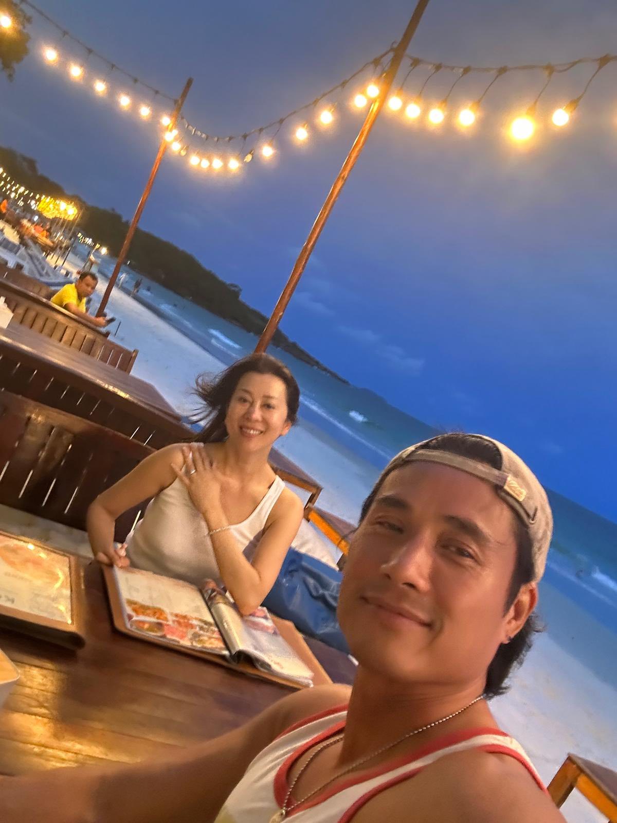 Nữ nghệ sĩ c&ocirc;ng khai y&ecirc;u lại chồng cũ: 61 tuổi vẫn trẻ đẹp như 30, nhiều người si m&ecirc; - Ảnh 5.