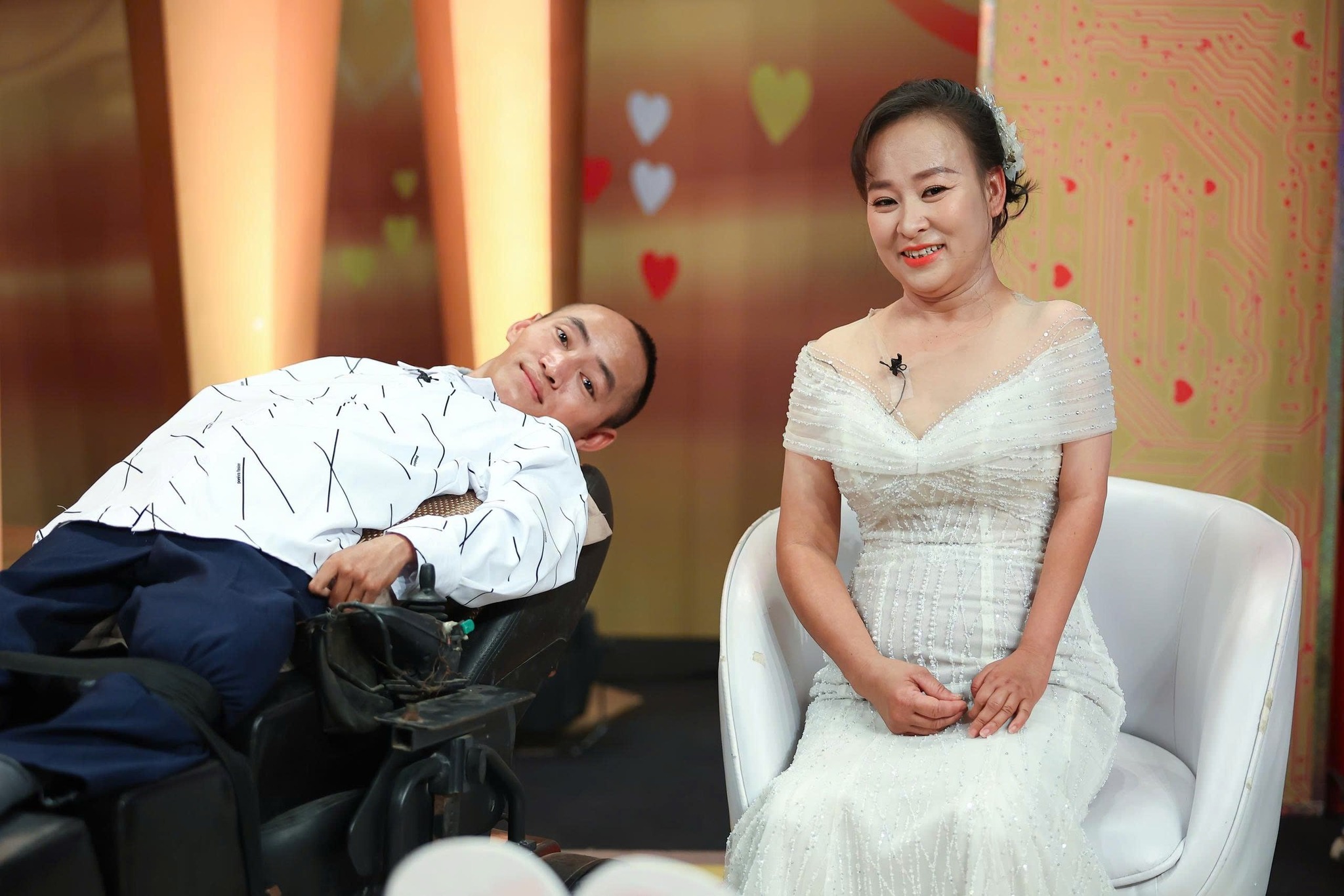 Người đ&agrave;n &ocirc;ng liệt to&agrave;n th&acirc;n ở Nghệ An lấy vợ, sinh 3 con mới hết bị gi&egrave;m pha, x&acirc;y dựng cơ ngơi chục tỷ - Ảnh 1.