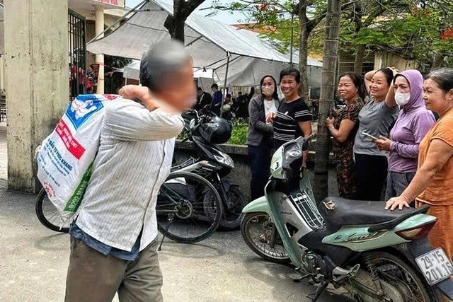 Người d&acirc;n H&agrave; Nội mang bao tải đi đựng tiền: Tiết lộ mức gi&aacute; đền b&ugrave; dự &aacute;n Olympic - Ảnh 2.