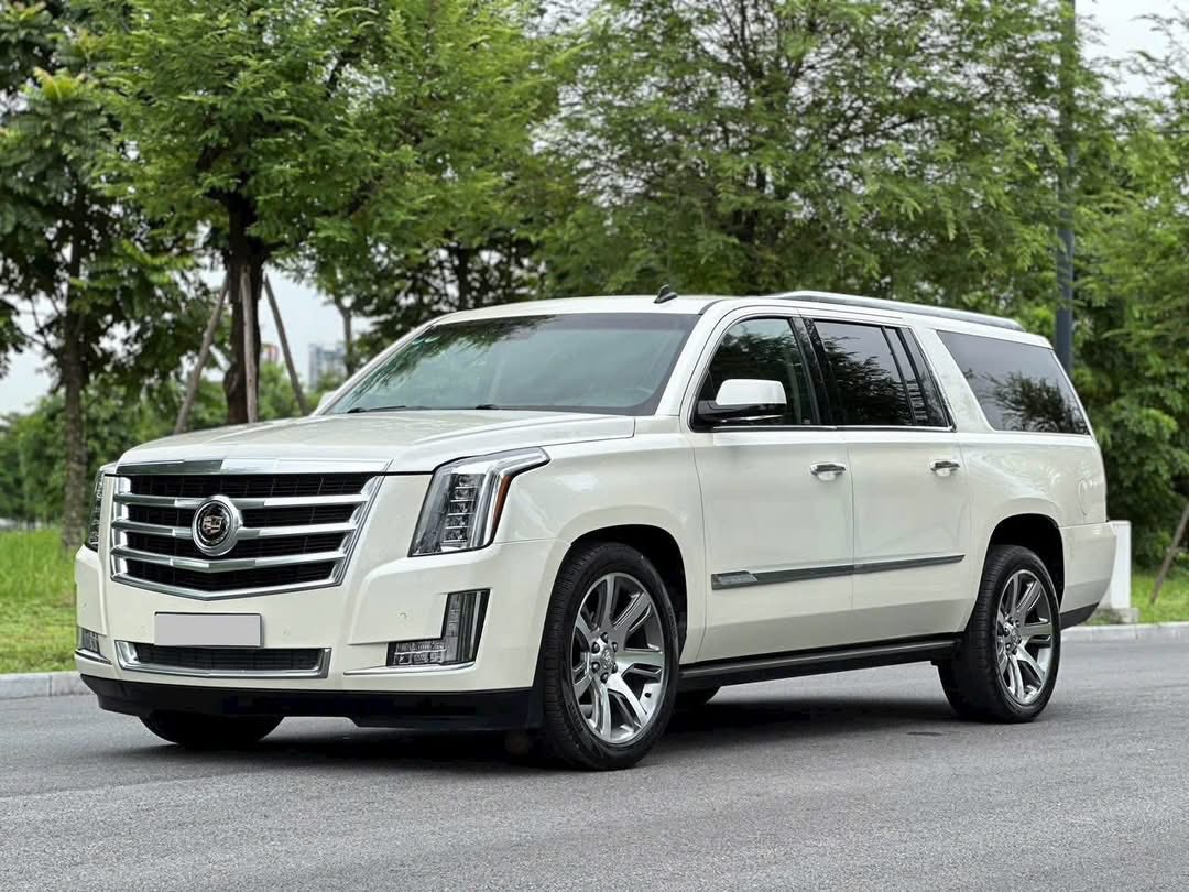 Chiếc Cadillac n&agrave;y b&aacute;n lại chưa đến 2 tỷ đồng: Lớn hơn cả Everest, ph&ugrave; hợp cho gia đ&igrave;nh cần cốp rộng m&agrave; vẫn đủ 6 chỗ, nhưng c&oacute; điểm cần đ&aacute;nh đổi- Ảnh 1.