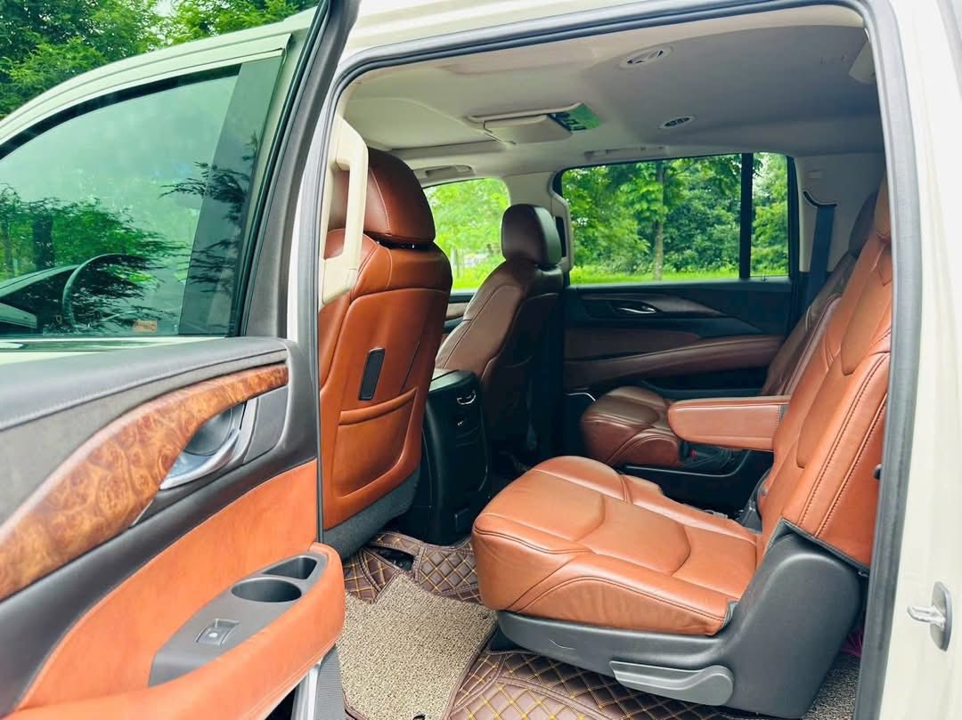 Chiếc Cadillac n&agrave;y b&aacute;n lại chưa đến 2 tỷ đồng: Lớn hơn cả Everest, ph&ugrave; hợp cho gia đ&igrave;nh cần cốp rộng m&agrave; vẫn đủ 6 chỗ, nhưng c&oacute; điểm cần đ&aacute;nh đổi- Ảnh 7.