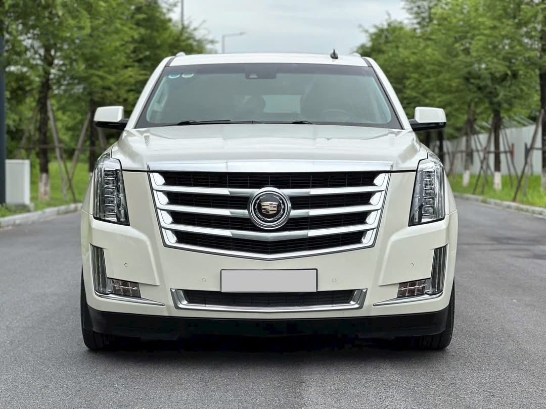 Chiếc Cadillac n&agrave;y b&aacute;n lại chưa đến 2 tỷ đồng: Lớn hơn cả Everest, ph&ugrave; hợp cho gia đ&igrave;nh cần cốp rộng m&agrave; vẫn đủ 6 chỗ, nhưng c&oacute; điểm cần đ&aacute;nh đổi- Ảnh 2.