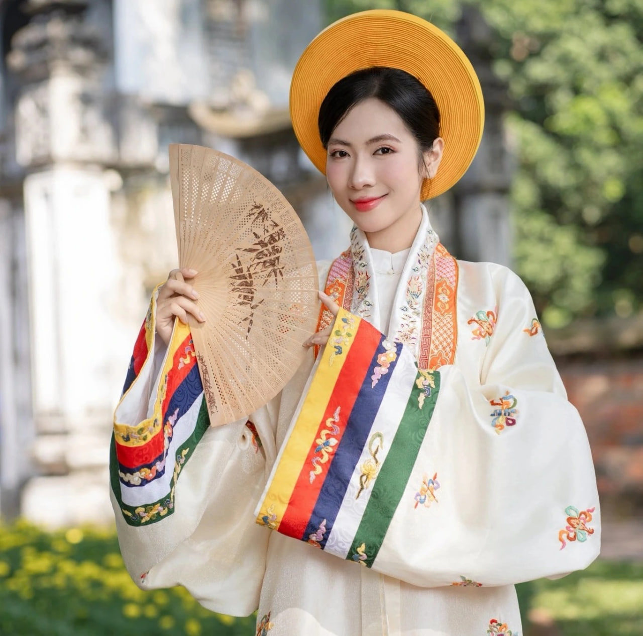 Mỹ nh&acirc;n Việt cất giọng chấn động lễ tốt nghiệp, khiến cả MXH chế &ldquo;meme&rdquo; th&igrave; ra c&oacute; quan hệ với Dược sĩ Tiến- Ảnh 5.