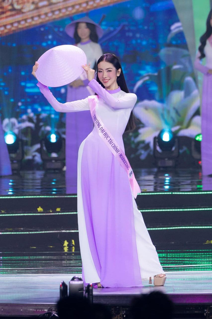 Mỹ nh&acirc;n Việt cất giọng chấn động lễ tốt nghiệp, khiến cả MXH chế &ldquo;meme&rdquo; th&igrave; ra c&oacute; quan hệ với Dược sĩ Tiến- Ảnh 4.