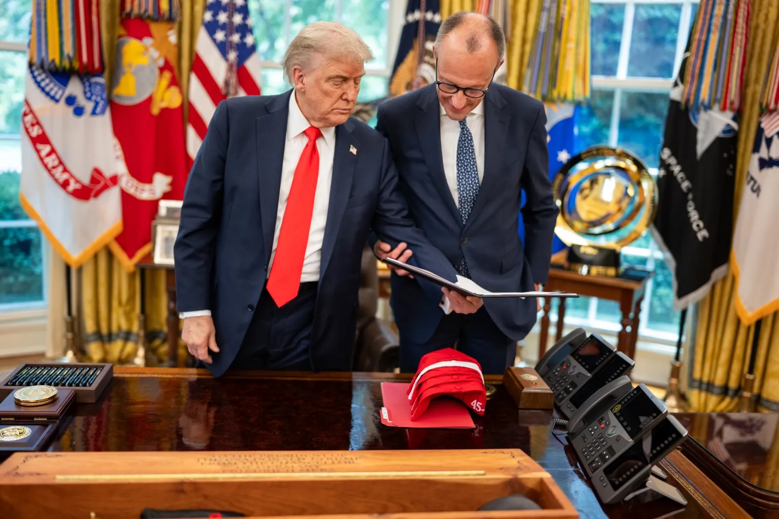 Đ&ograve;n đ&aacute;p trả của &ocirc;ng Donald Trump trước những chỉ tr&iacute;ch gay gắt từ Berlin - Ảnh 1.