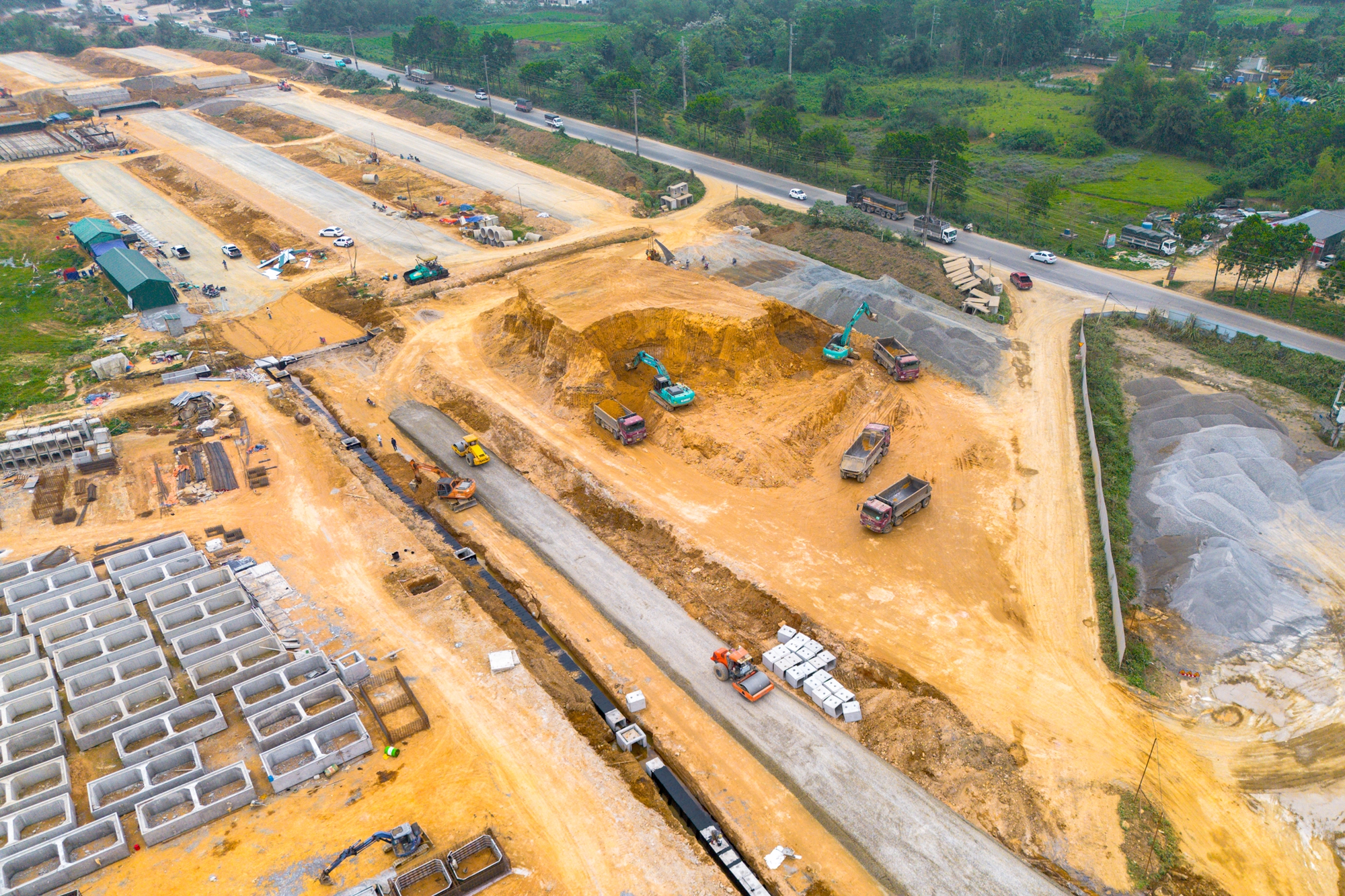 To&agrave;n cảnh con đường rộng nhất Việt Nam, kết nối đại lộ d&agrave;i nhất với đại học lớn nhất cả nước- Ảnh 4.