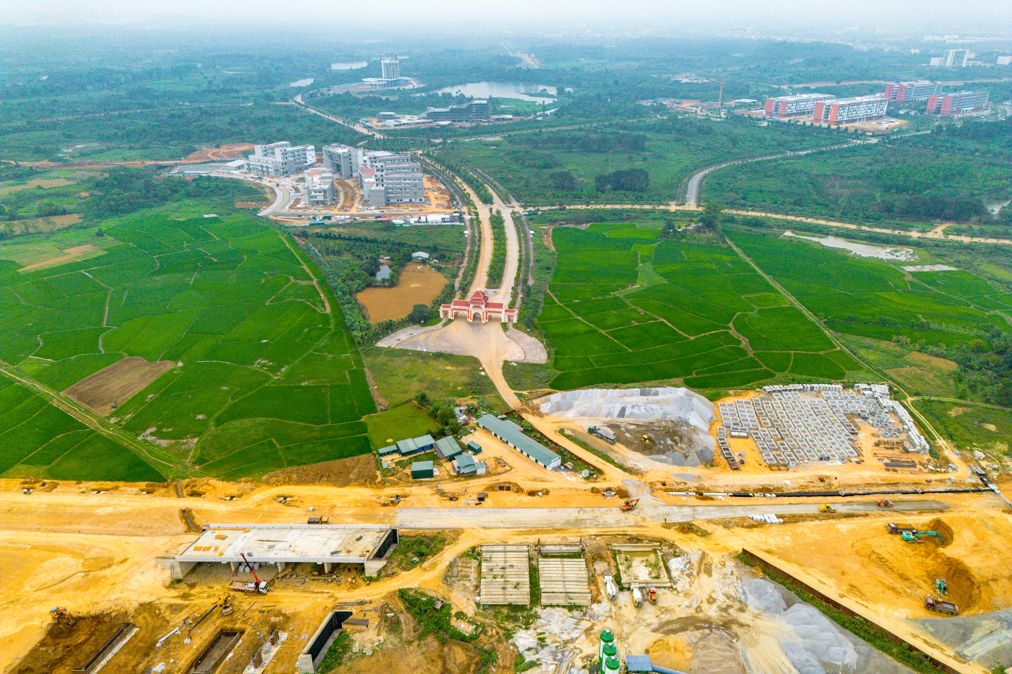 To&agrave;n cảnh con đường rộng nhất Việt Nam, kết nối đại lộ d&agrave;i nhất với đại học lớn nhất cả nước- Ảnh 5.