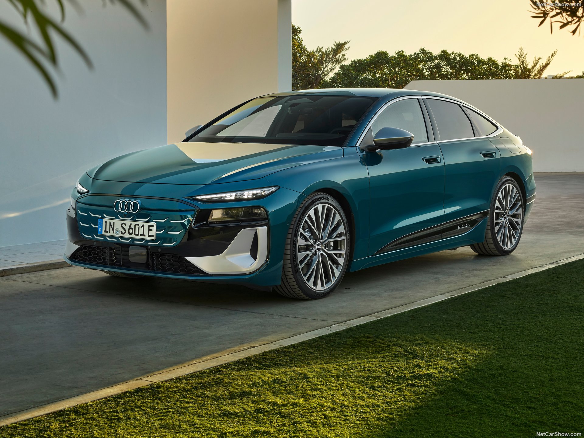 Audi S6 Sportback e-tron xuất hiện tại Việt Nam: Đèn LED điều chỉnh thiết kế theo ý chủ xe, nội thất 3 màn hình OLED, đi 600km/sạc- Ảnh 3. Audi S6 Sportback e-tron xuất hiện tại Việt Nam: Đèn LED điều chỉnh thiết kế theo ý chủ xe, nội thất 3 màn hình OLED, đi 600km/sạc- Ảnh 3.