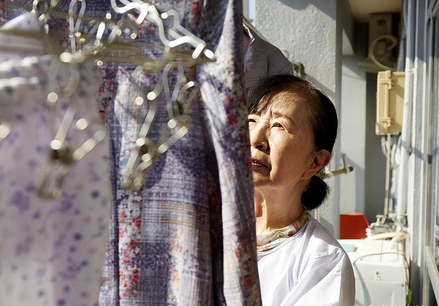 S&aacute;u th&aacute;ng sống chung, t&ocirc;i bật kh&oacute;c: &ldquo;&Ocirc;ng ấy đ&ograve;i hỏi qu&aacute; nhiều!&rdquo; - G&oacute;c khuất t&agrave;i ch&iacute;nh khi t&aacute;i h&ocirc;n tuổi trung ni&ecirc;n - Ảnh 1.