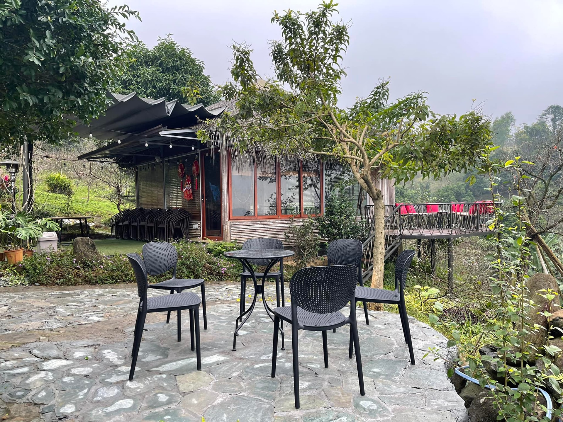 Cuộc sống "ẩn m&igrave;nh" b&igrave;nh y&ecirc;n tuổi xế chiều của "&ocirc;ng ho&agrave;ng nhạc đỏ" - Ảnh 6.