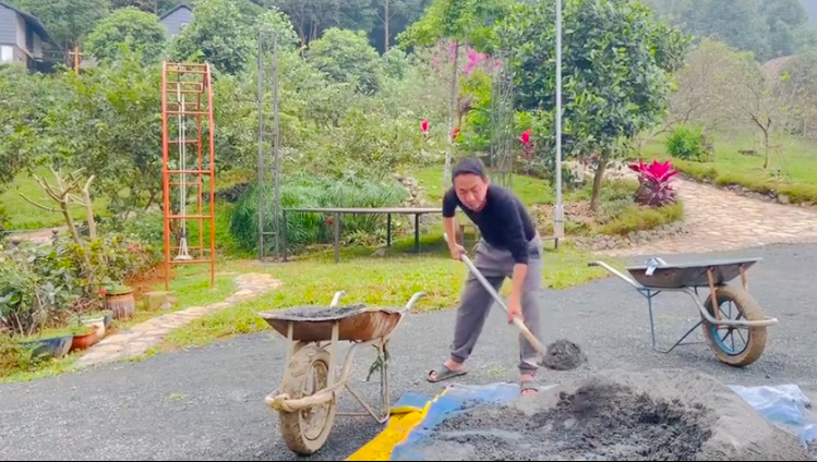 Cuộc sống "ẩn m&igrave;nh" b&igrave;nh y&ecirc;n tuổi xế chiều của "&ocirc;ng ho&agrave;ng nhạc đỏ" - Ảnh 2.