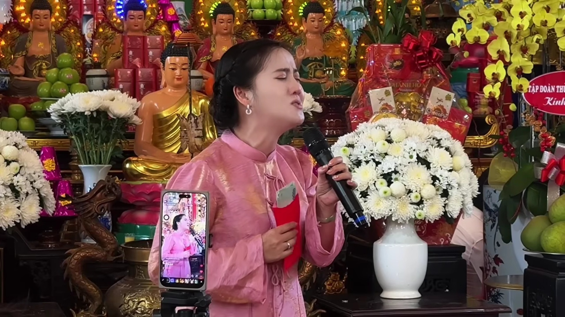 Con g&aacute;i Vũ Linh bật kh&oacute;c nức nở: "Ba ơi, ba c&oacute; nghe thấy kh&ocirc;ng?"- Ảnh 1.